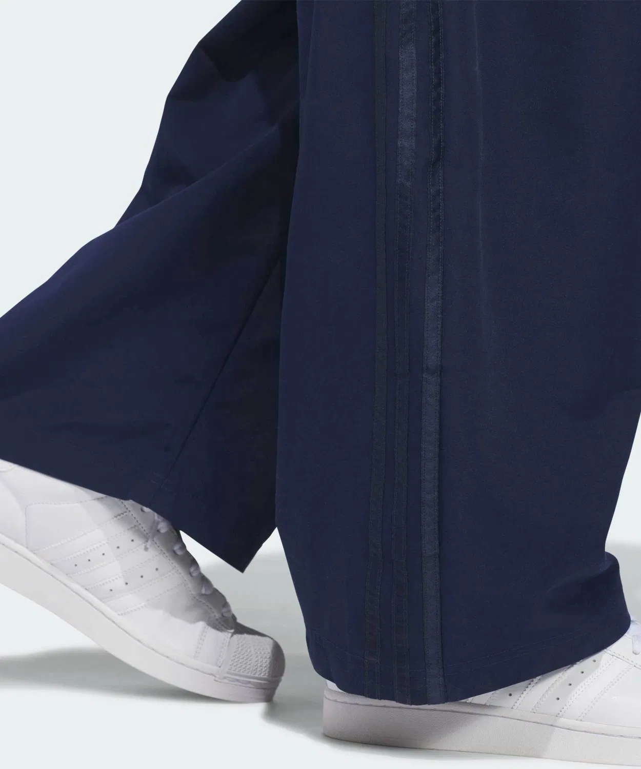Мужские брюки свободного кроя из полиэстера Barrel Pant Adidas Originals, Blue — фото 4
