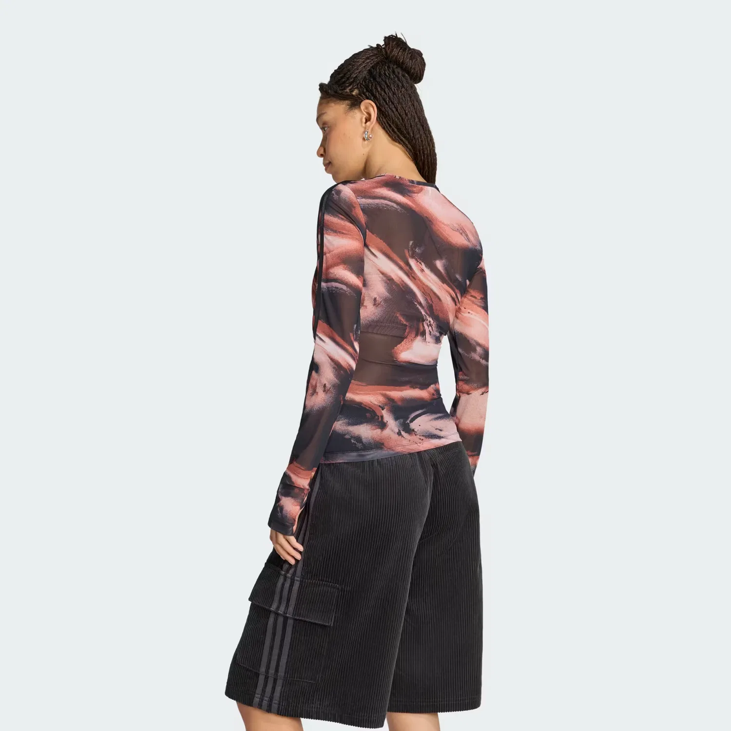Женская футболка из сетки с графическим принтом Graphic Mesh Tee Adidas Originals, вермиллион/crystal linen/aurora coffee/черный — фото 2