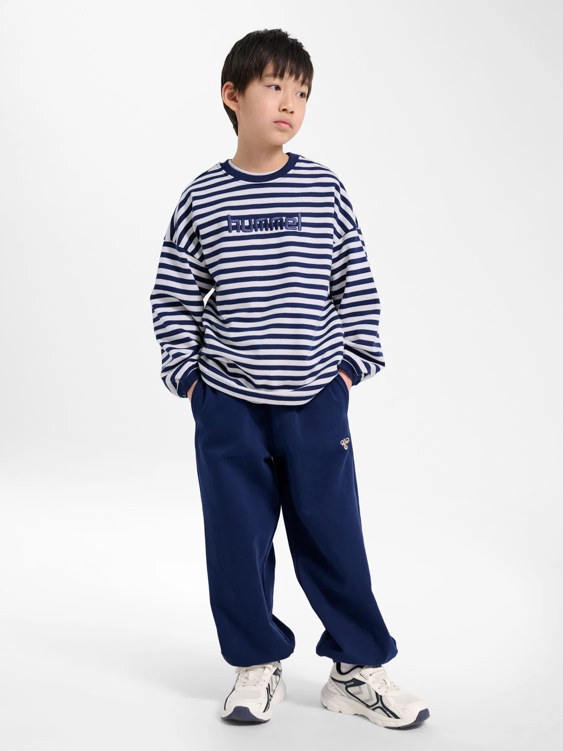 Детский свитшот с принтом Geggo Hummel, Blau Dunkelblau Mitternachtsindigo — фото 3