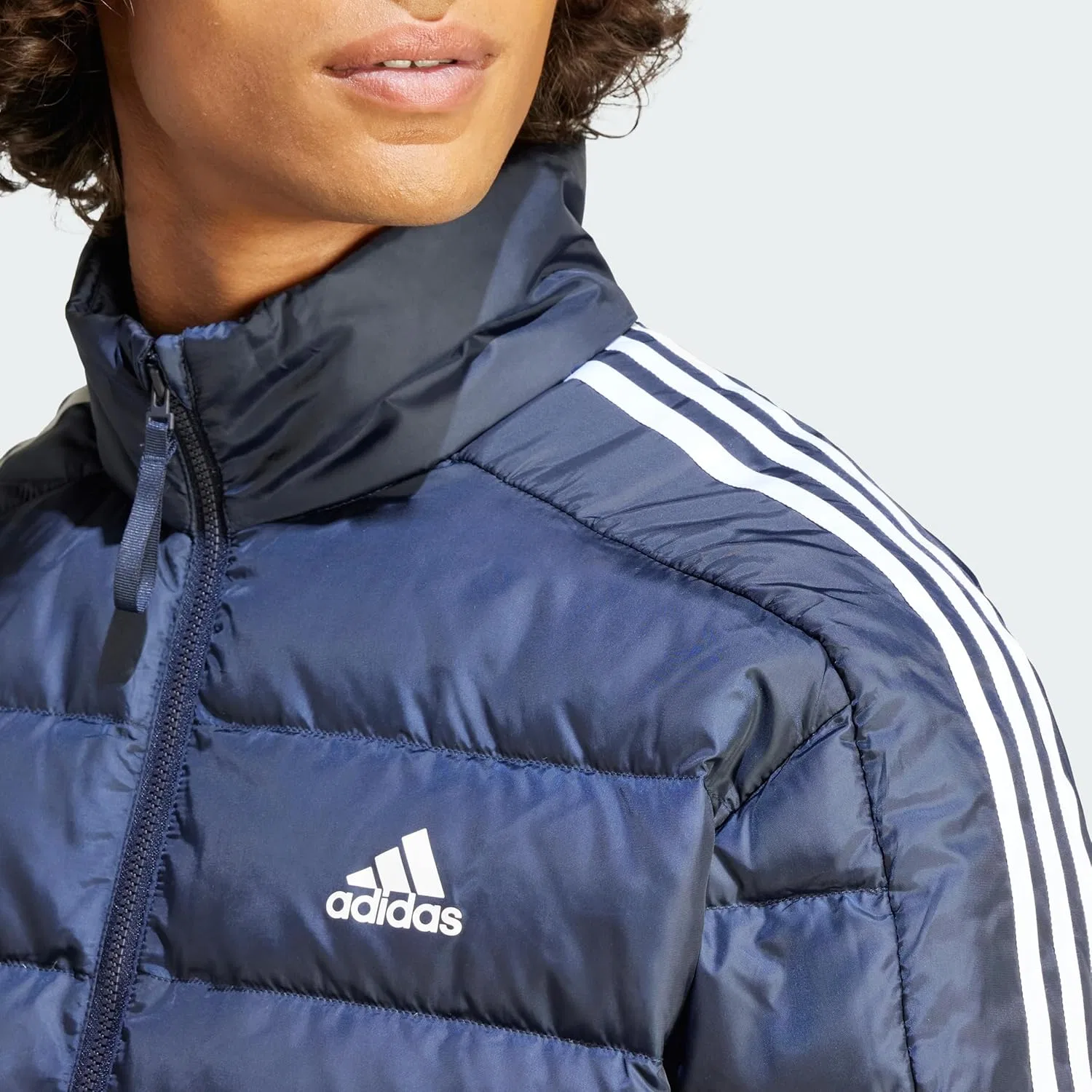 Мужская легкая пуховая куртка adidas, цвет Ink — фото 4