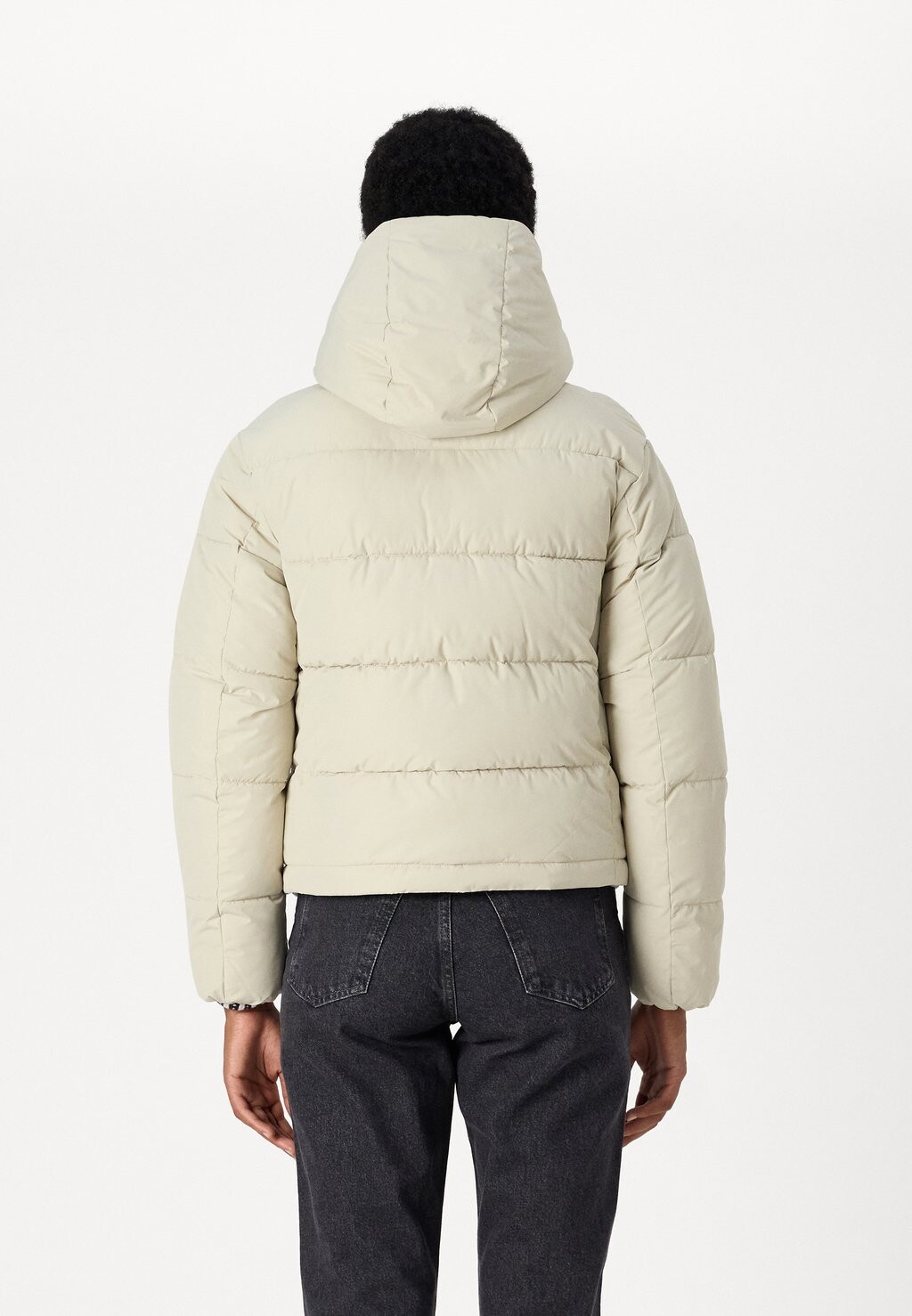 

Зимняя куртка MATTE MONOLOGO PUFFER SHORT Calvin Klein Jeans, кремовый