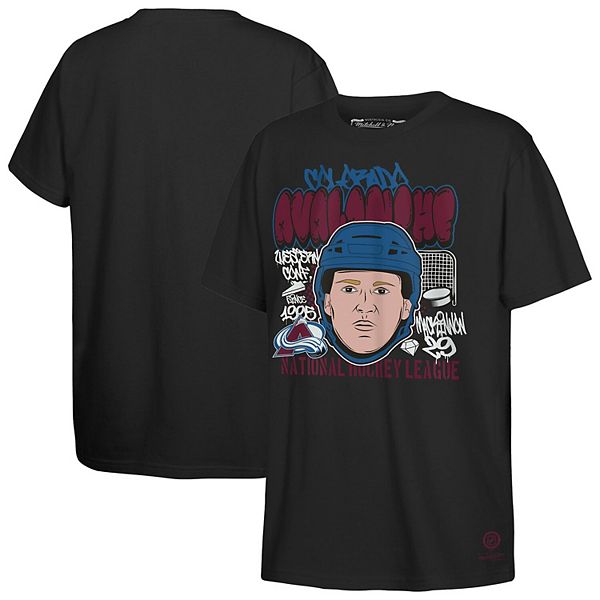 Футболка с карикатурой Nathan MacKinnon в черном цвете Colorado Avalanche Mitchell & Ness — фото 2