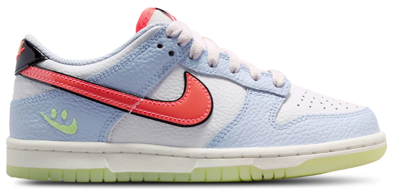 Кроссовки для мальчиков Dunk Low Nike, цвет White/Hydrogen Blue/Flash Crimson