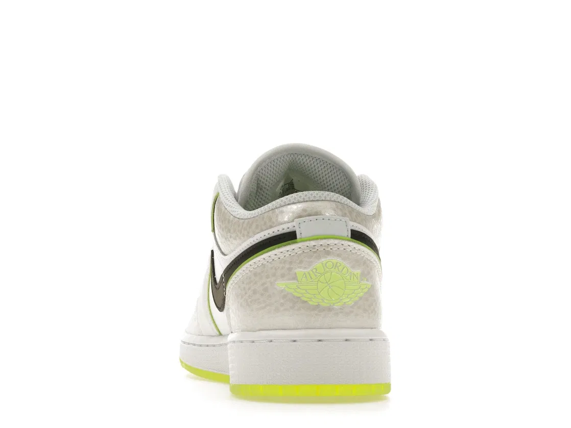 Детские кроссовки Lifestyle Jordan 1 Low SE Jordan, White/Platinum Tint/Volt/Black — фото 4