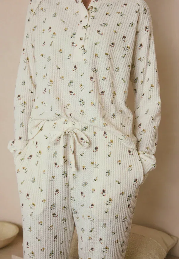 Пижамный комплект с цветочным принтом Long sleeve set Next cream floral, кремовый — фото 2