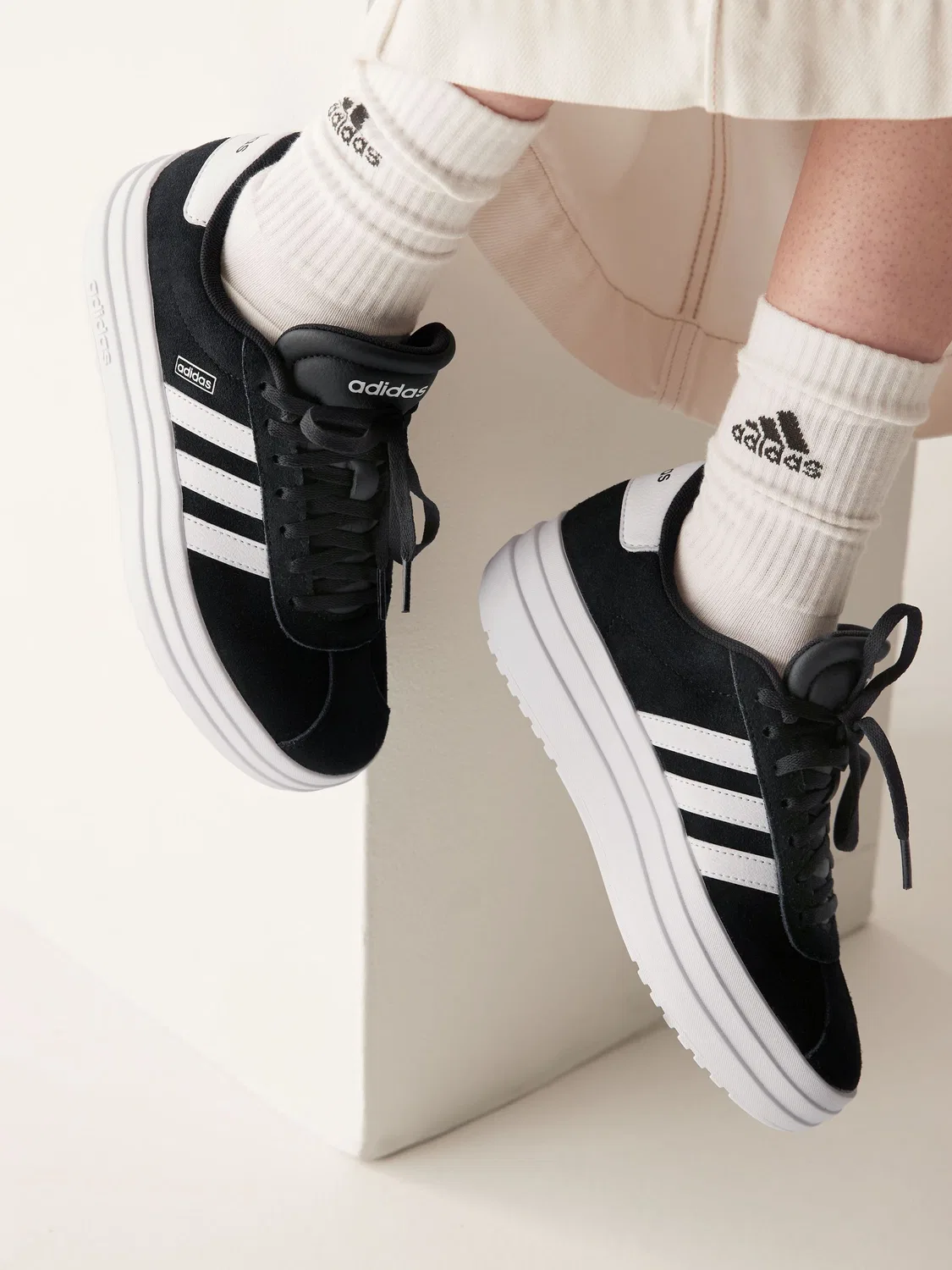 Кроссовки VL Court Bold adidas, черно-белые