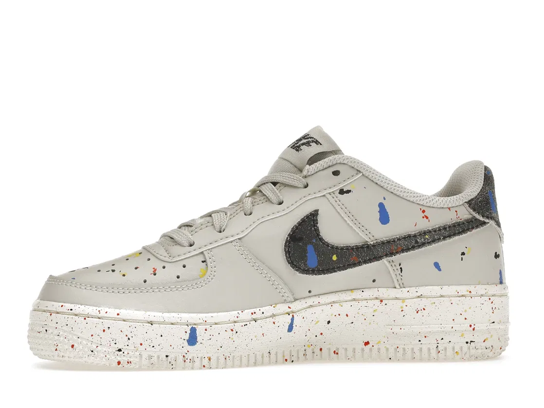 Детские кроссовки для мальчиков с принтом Nike Air Force 1 LV8 Nike, Light Bone/Sail/Black — фото 3