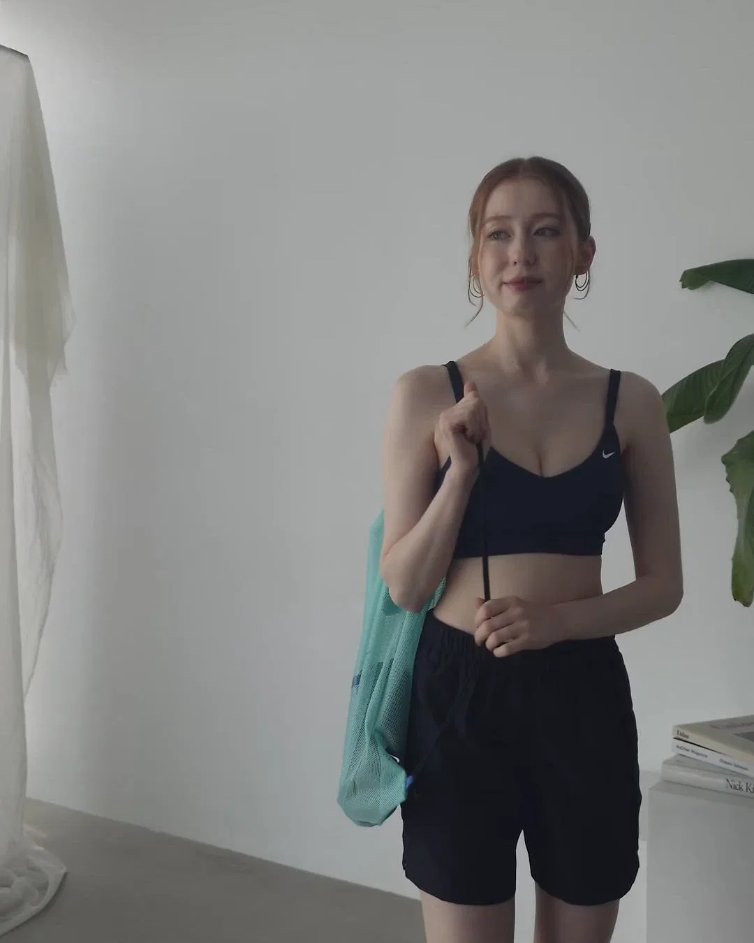 Женский бикини-топ без рукавов с V-образным вырезом NIKE, Красный — фото 2