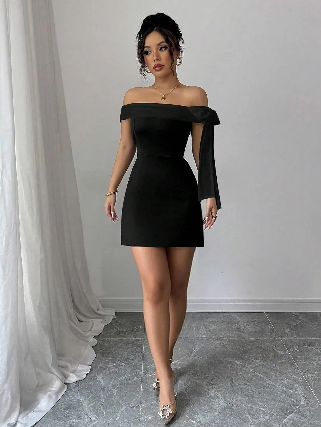 Женское элегантное мини-платье с открытыми плечами, Black — фото 4