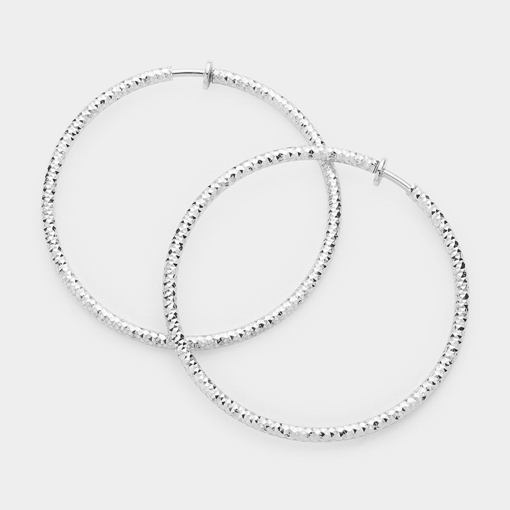 

Серьги-клипсы из текстурированного металла 2,25 дюйма Fashnzfab, серебряный