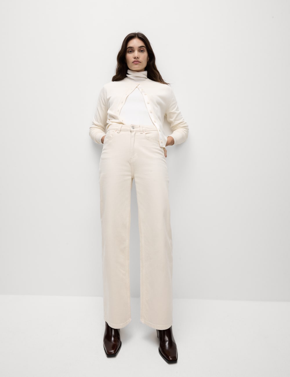 

Кардиган с круглым вырезом и пуговицами спереди Marks & Spencer, цвет Light natural