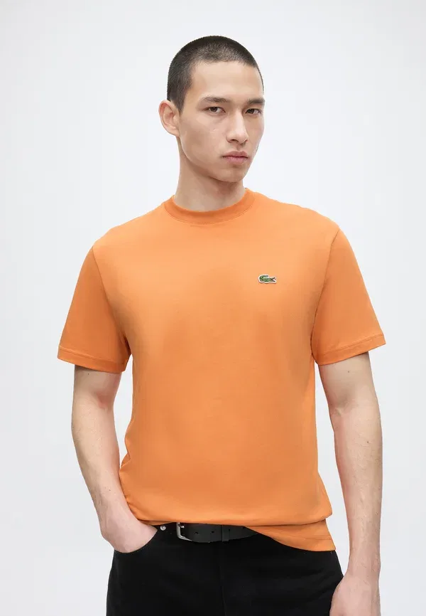 Футболка Lacoste, однотонная, хлопок — фото 4