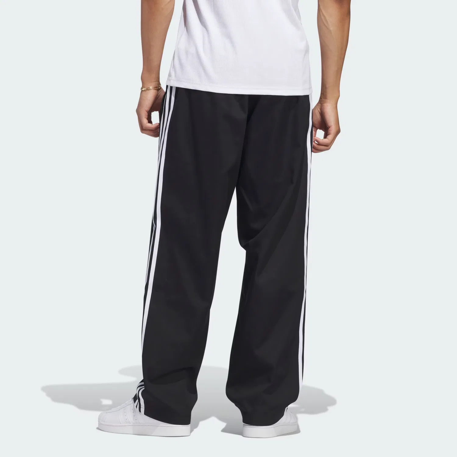 Мужские спортивные брюки свободного кроя Adicolor SST Cotton Twill Track Pant Adidas Originals, черный — фото 2