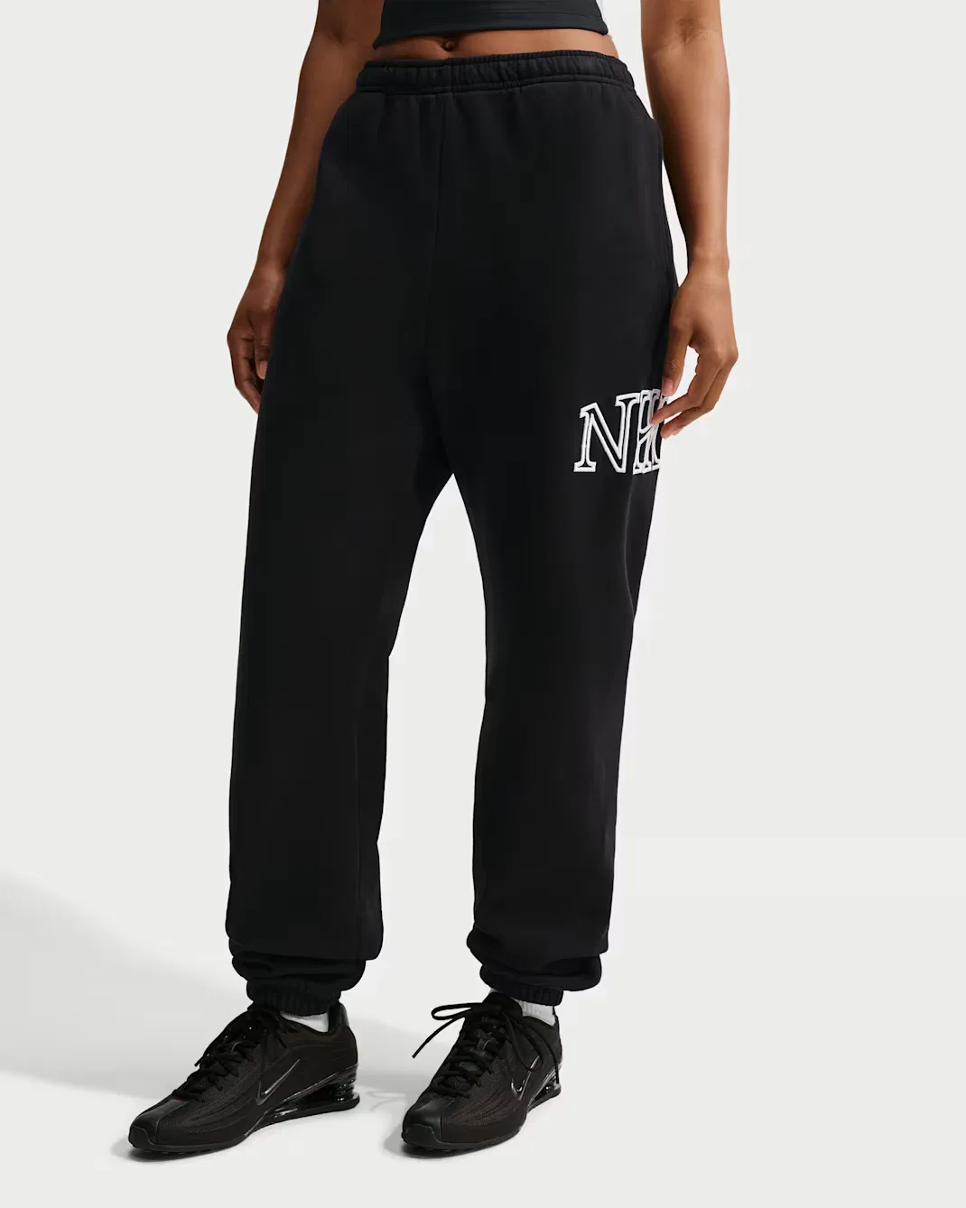 Женские брюки оверсайз с манжетами и логотипом Nike Studio Fleece Medium Weight "Graphic Pack", Total Black/White — фото 2