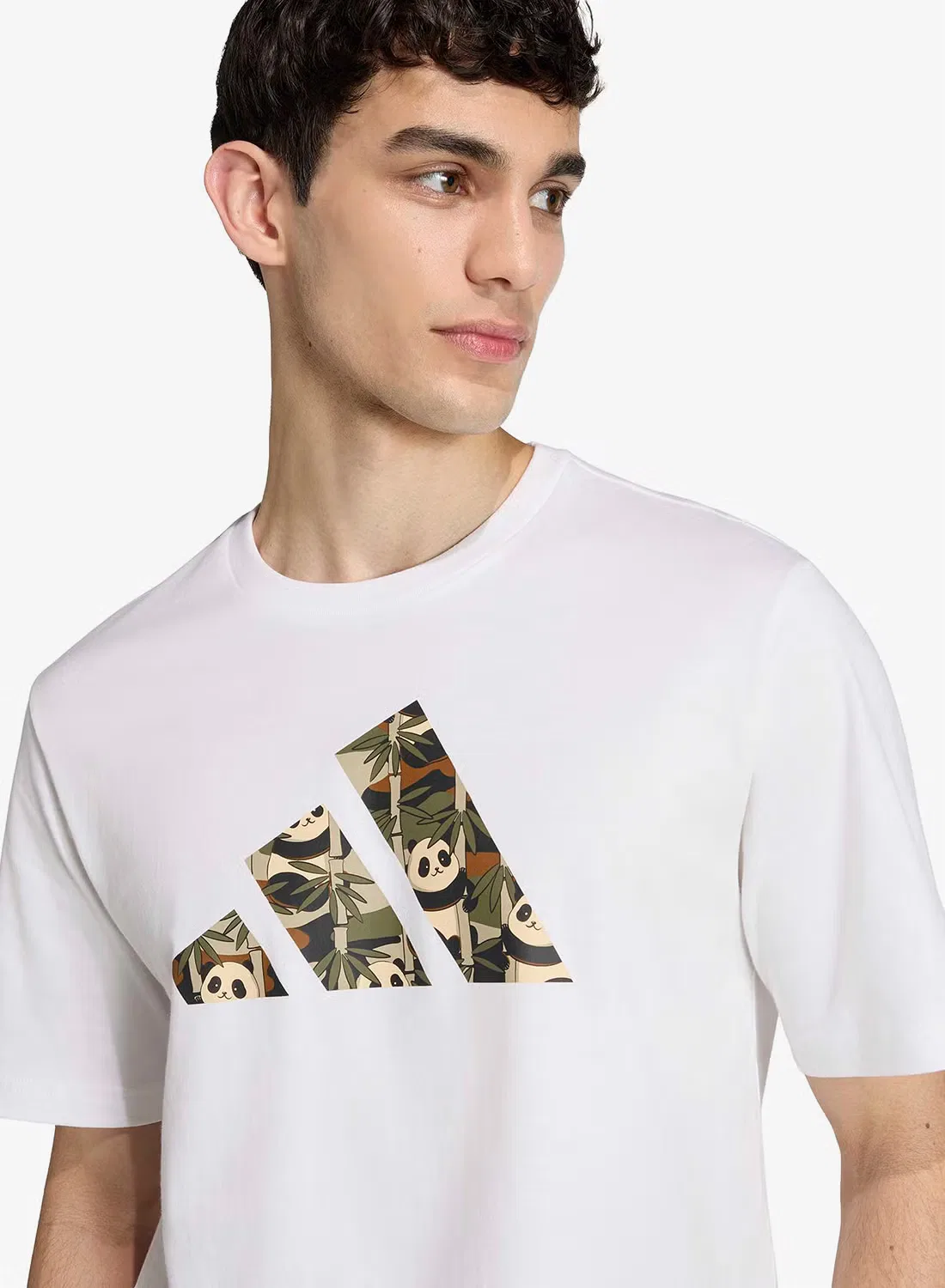 Футболка с принтом Panda chill camo graphic Adidas, белый — фото 3