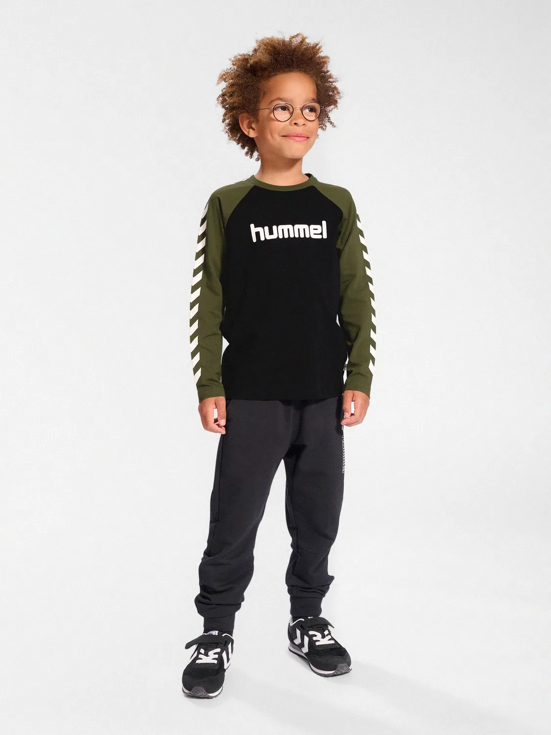 Детский лонгслив с принтом Hmlboys T-Shirt L/S Hummel, Olivgrun Schwarz — фото 3