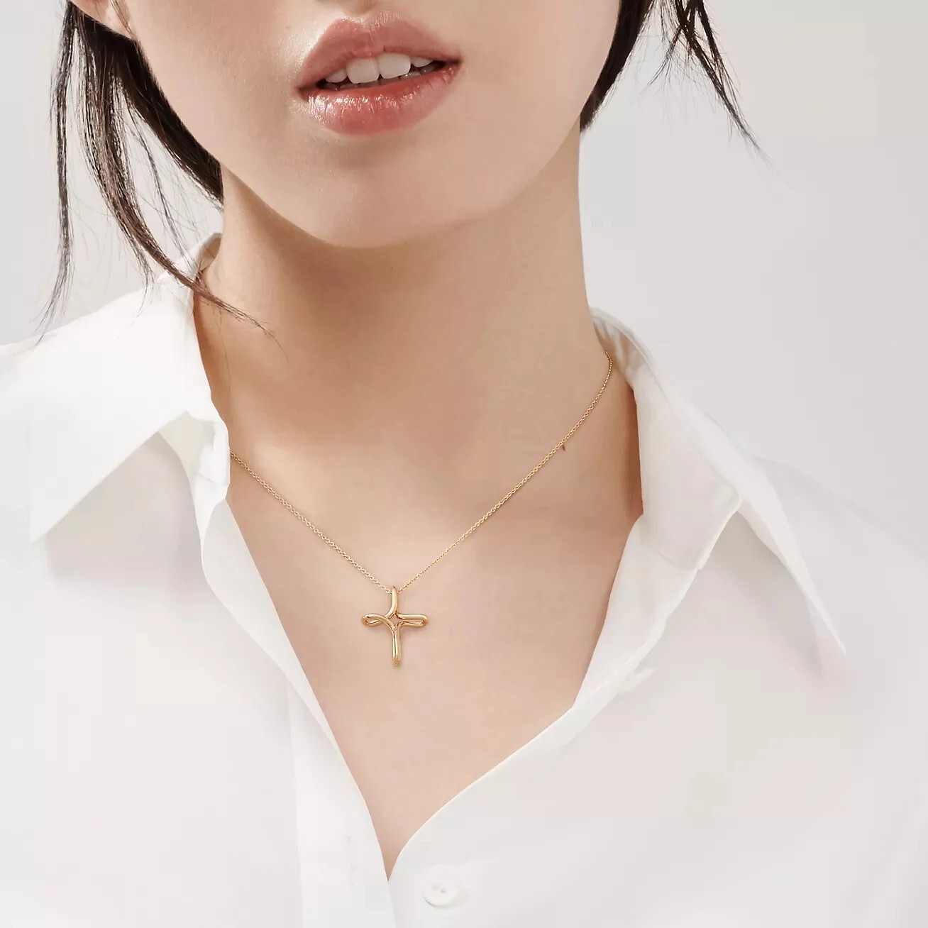 Подвеска Tiffany & Co. x Elsa Peretti Infinity Cross, золото — фото 4