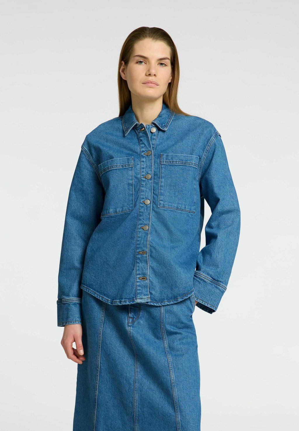 

Блузка на пуговицах Selected Femme, цвет Medium Blue Denim