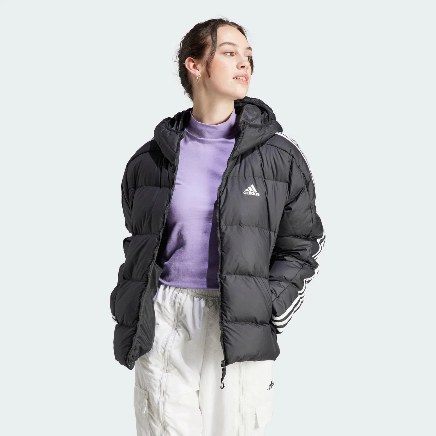 Мужская куртка с капюшоном из переработанных материалов Essentials 3-Streifen Mid Hooded Daunenjacke Adidas, Schwarz