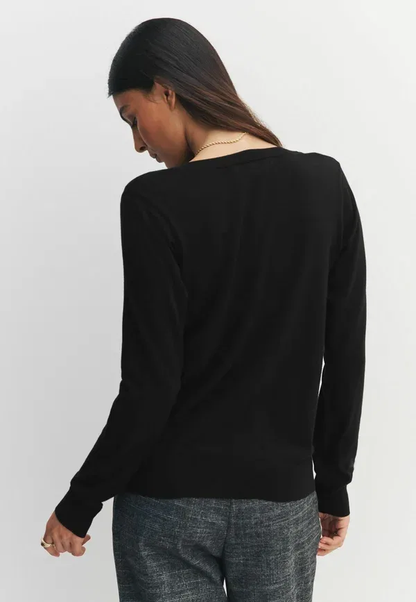 Джемпер из хлопка с вискозой Tall fit - soft touch v-neck 2 pack - jumper Next, черный — фото 4