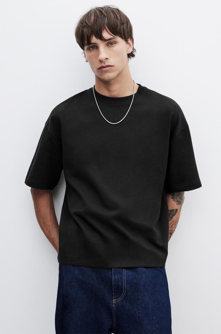 

Футболка свободного кроя Pull And Bear, черный