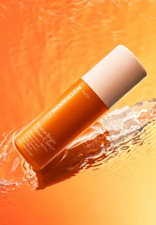 Сыворотка от темных пятен Banana Bright Vitamin C Serum Olehenriksen, 30 мл — фото 2