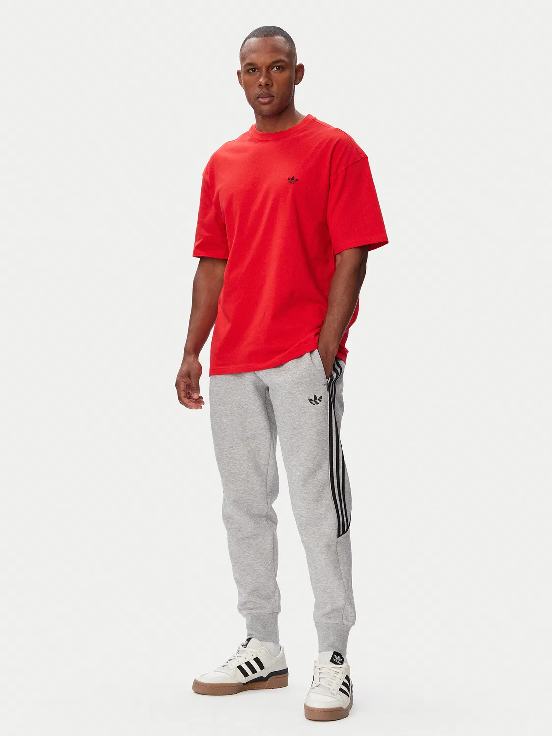 Мужская футболка свободного кроя Trefoil Essentials Adidas, красный — фото 2