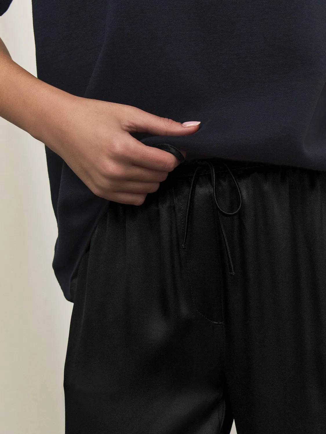 Брюки широкие Black Satin Tie Waist Wide Leg Trousers Next, черные — фото 4
