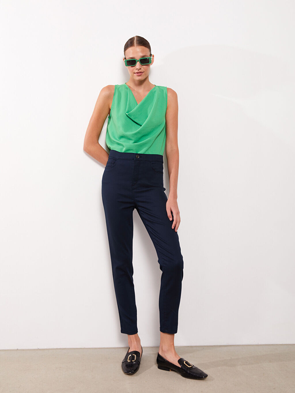 

Женские брюки Slim Fit из габардина прямого кроя с карманами LC Waikiki Basic, Черный, Женские брюки Slim Fit из габардина прямого кроя с карманами LC Waikiki Basic