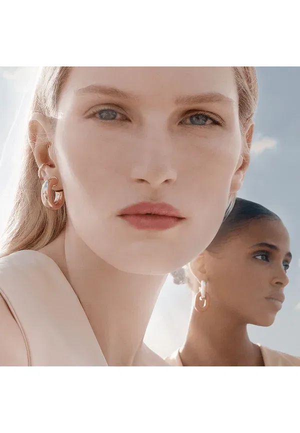 Пудра рассыпчатая фиксирующая Light Reflecting Nars, Shore 11 г, цвет shore — фото 2