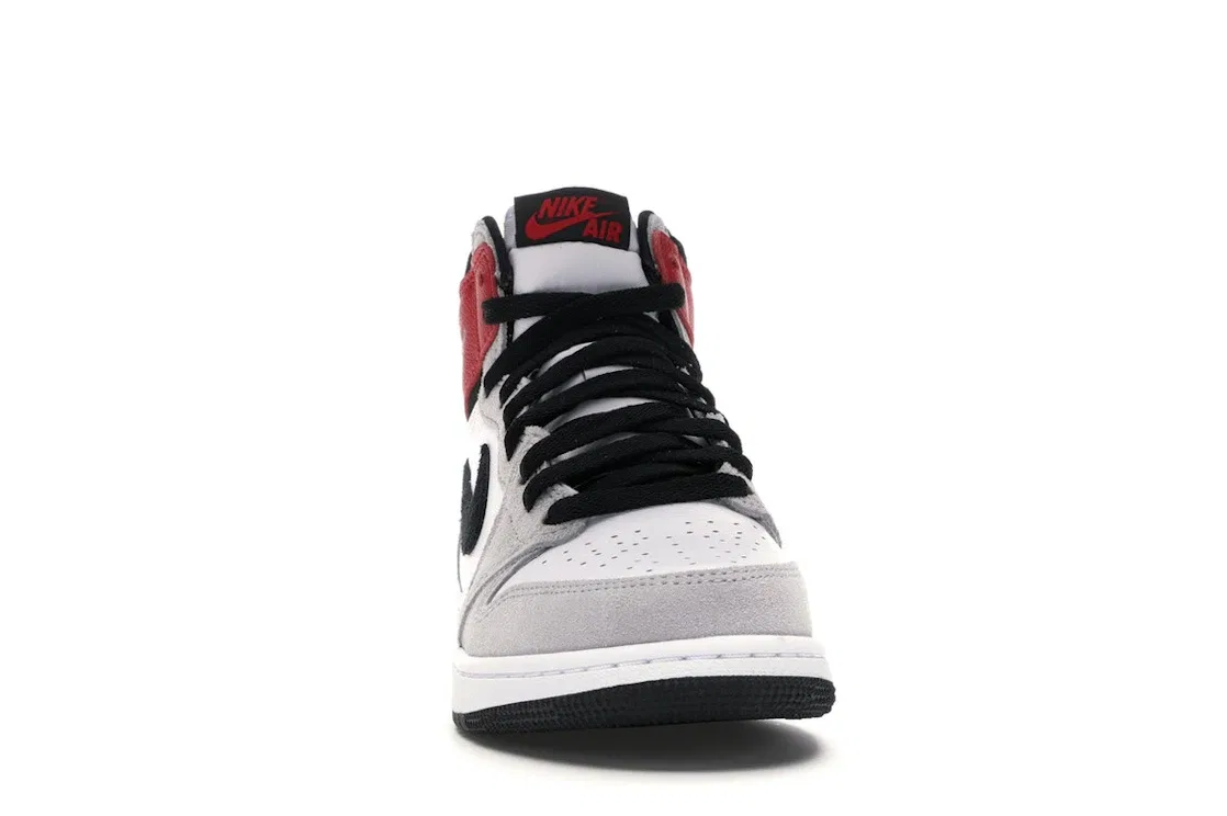 Детские кроссовки для мальчиков кожаные Jordan 1 Retro High, White/Black-Light Smoke Grey-Varsity Red — фото 2