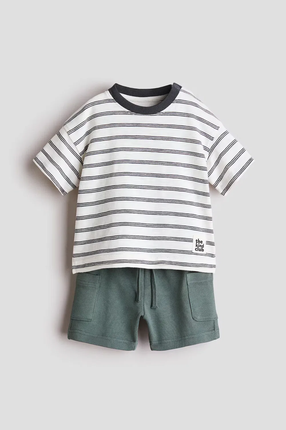 Комплект из двух предметов: футболка и шорты H&M, Khakigrün/Grau Gestreift