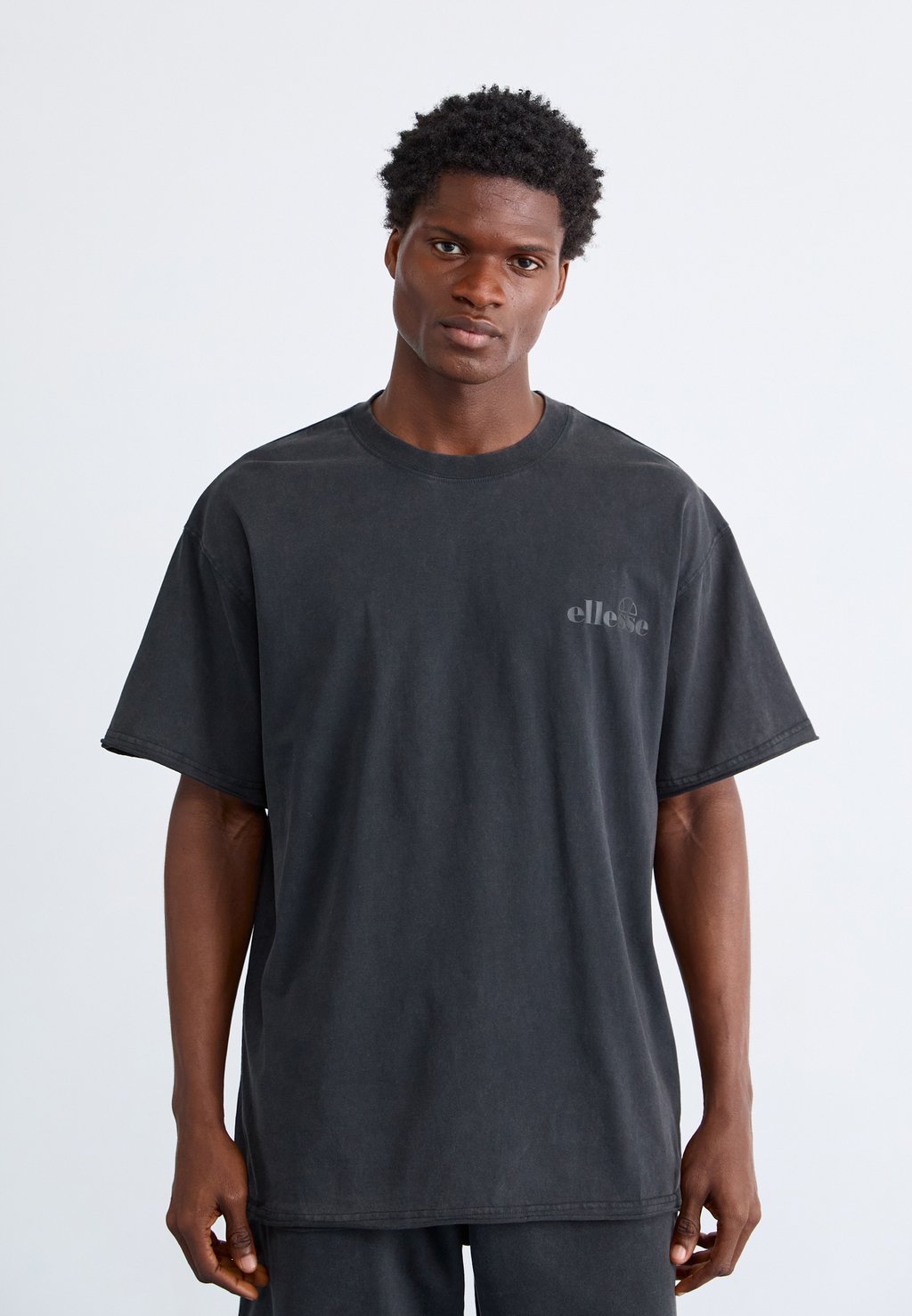 

Базовая футболка DARRYL TEE Ellesse, черный