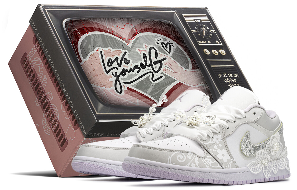 

Кроссовки Air Jordan 1 Vintage Basketball Shoes Women's Low-top White/Silver, белый/серебряный