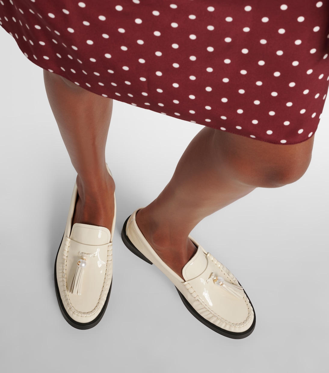 Лакированные кожаные мокасины Addie Jimmy Choo, Latte — фото 4