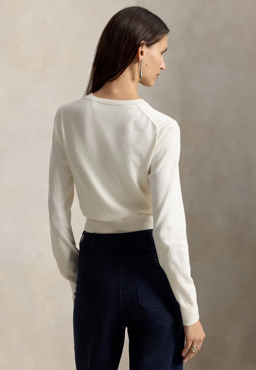 Усаженный свитер с V-образным вырезом из смесовой хлопковой ткани Polo Ralph Lauren, Collection Cream — фото 3