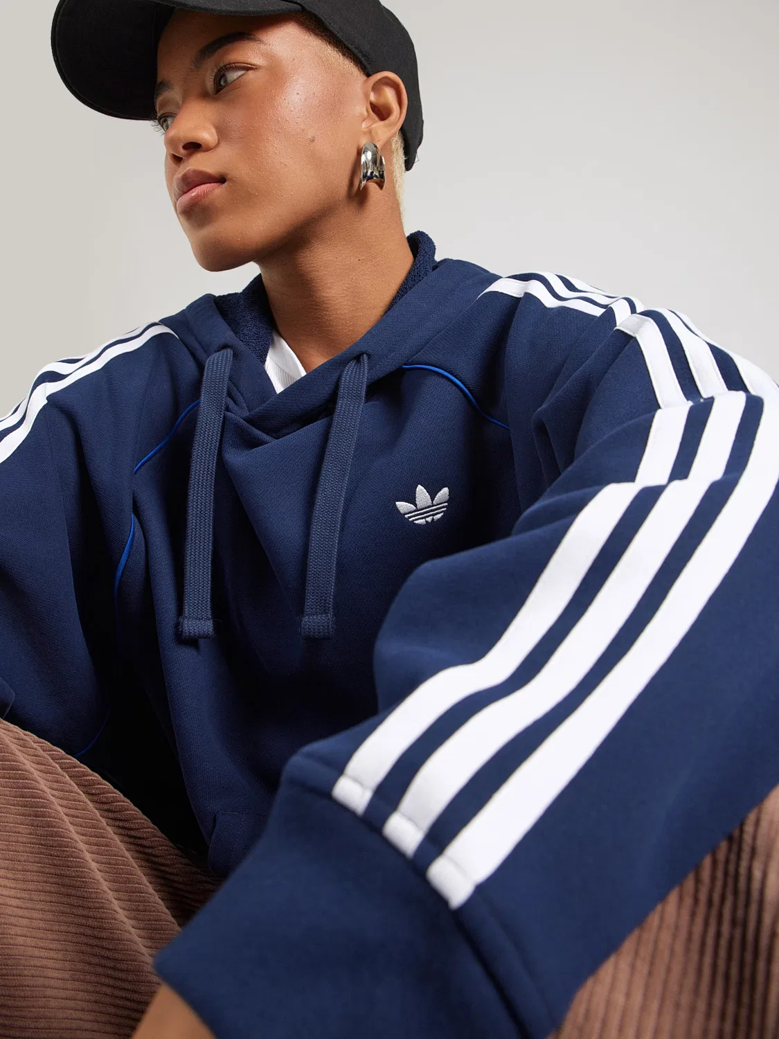 Толстовка Adidas Originals Trefoil темно-синего цвета — фото 2