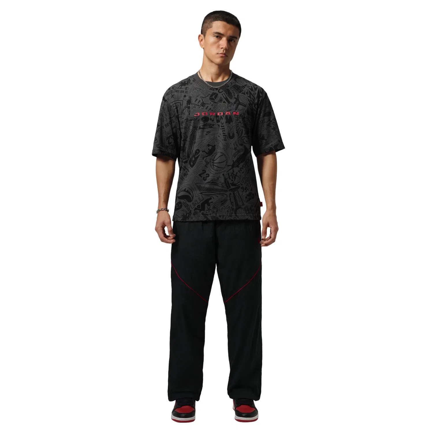 Мужская футболка Air Jordan Brooklyn Short Sleeve T-Shirt 'Black University Red' Jordan, Black/University Red — фото 2