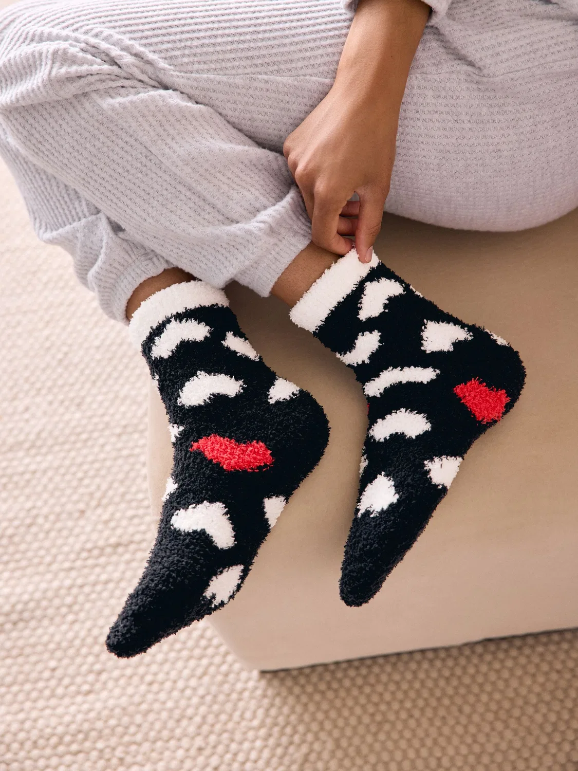 Носки 4 пары, ажурные, Cosy Ankle Socks Next, черно-белые с красными сердечками — фото 3