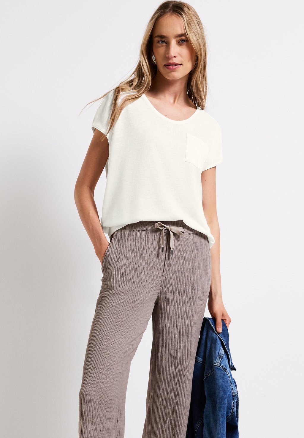 

Базовая футболка LOOK Street One, белый