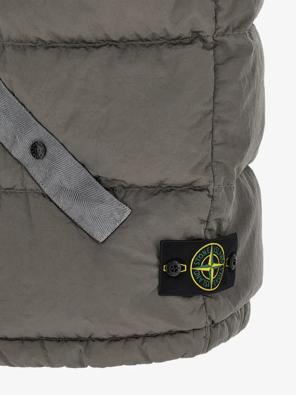 Стеганый жилет с жатым эффектом Stone Island, серый — фото 4