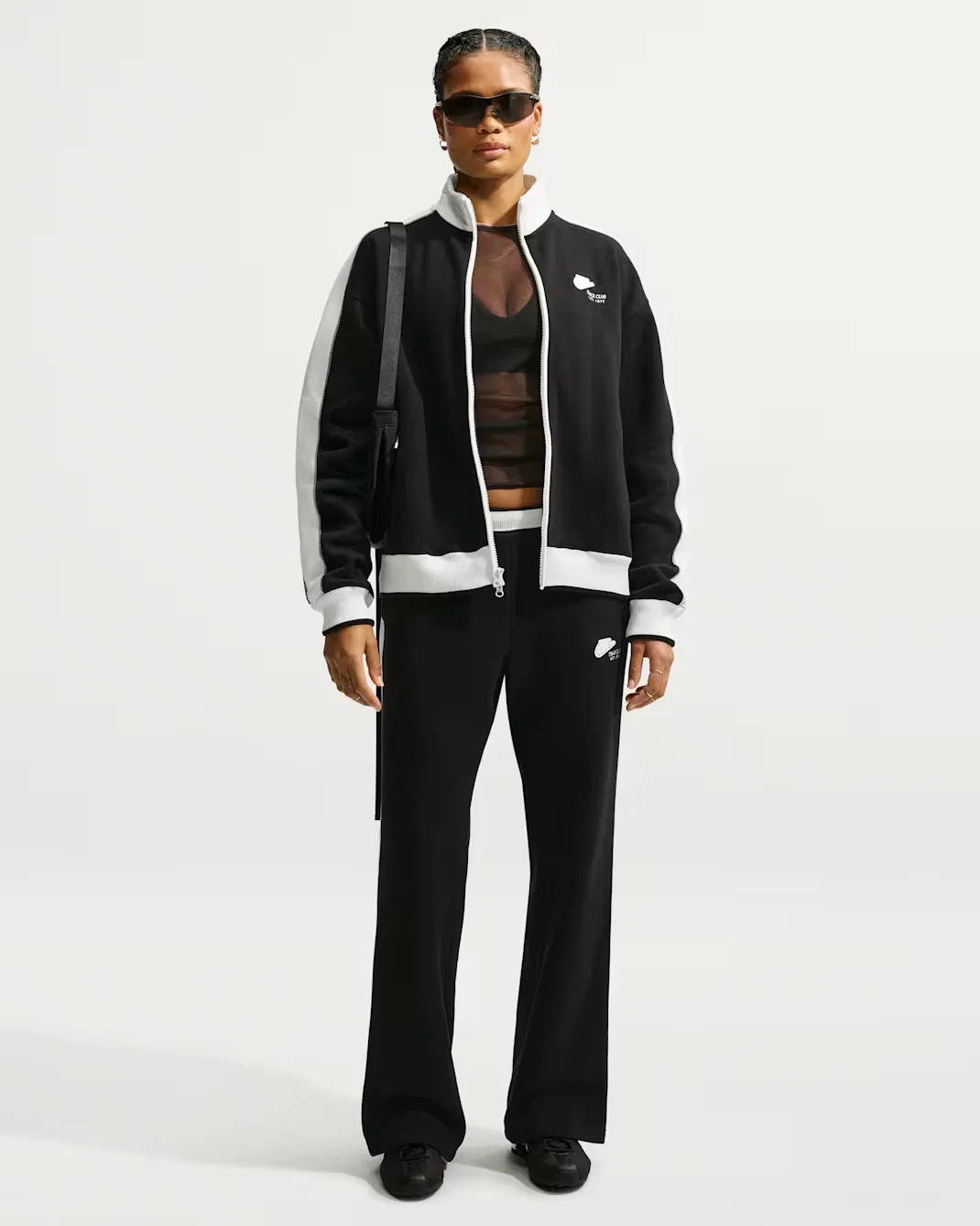 Женская спортивная куртка Nike Studio Fleece Medium Weight "Nike Run Club", Total Black/Sail/Total Black — фото 4