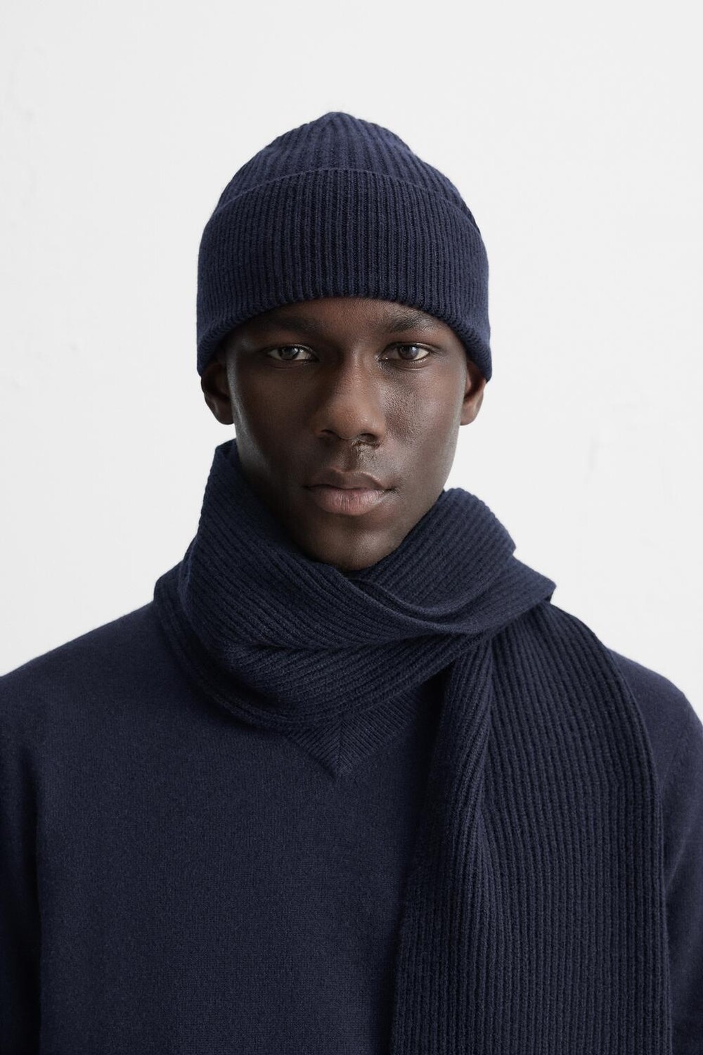 

Шапка из смешанной шерсти ZARA, темно-синий