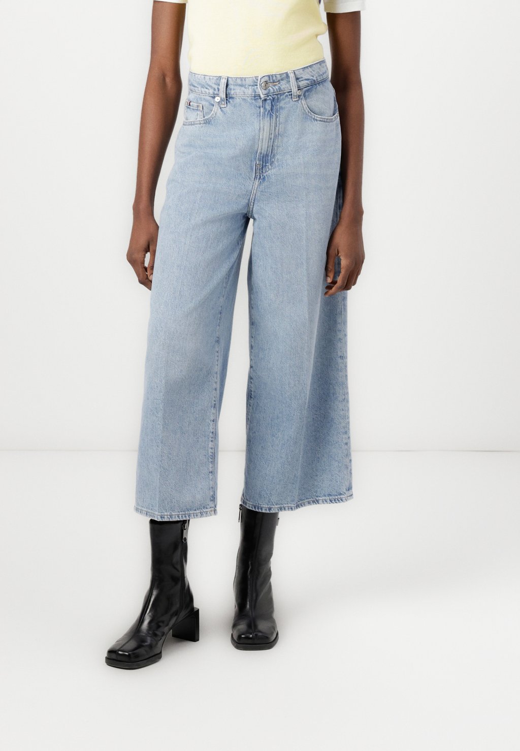 

Джинсы свободного кроя WIDE CROPPED Tommy Hilfiger, светло-голубой