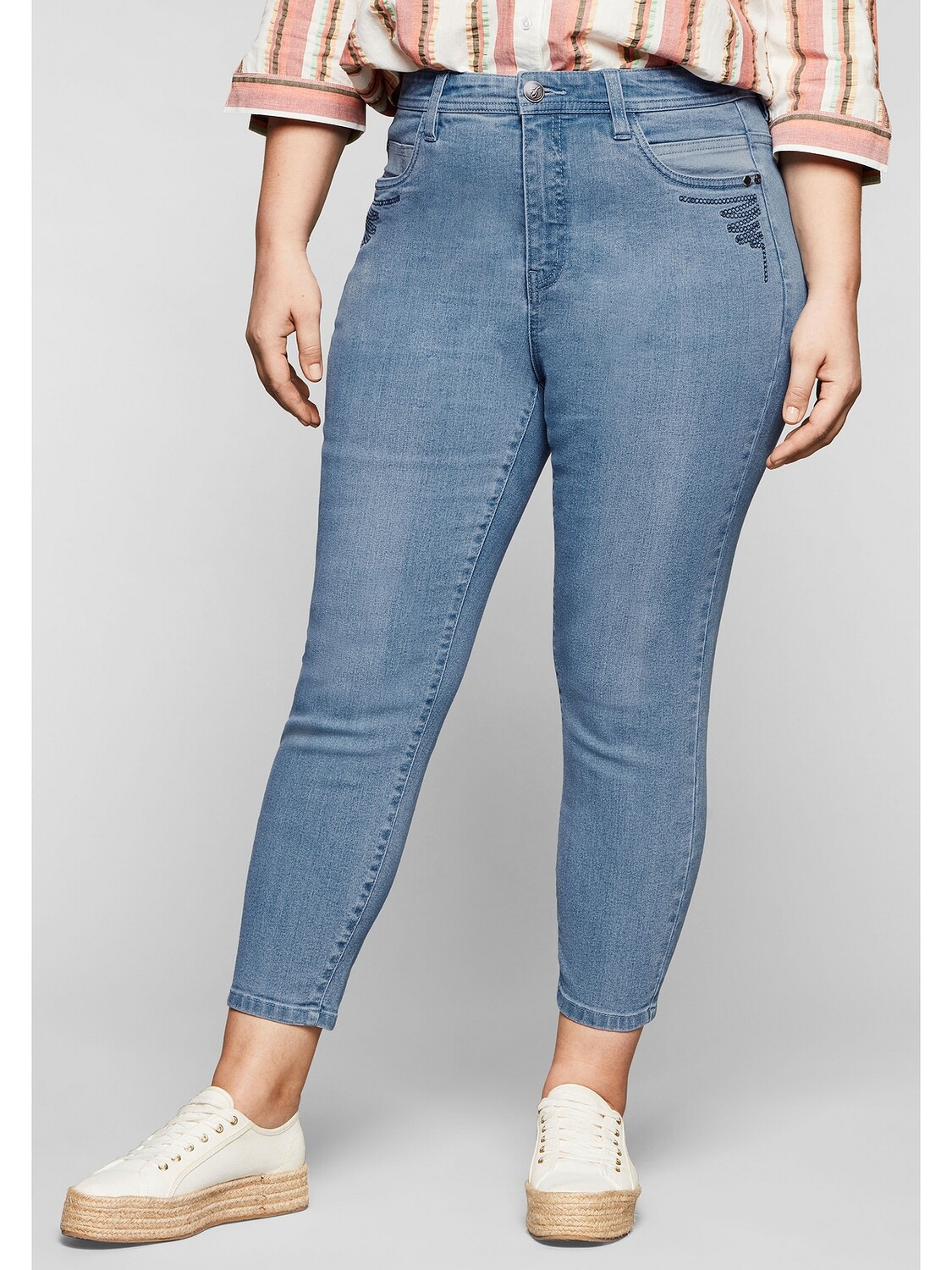

Джинсы sheego, цвет light blue used Denim