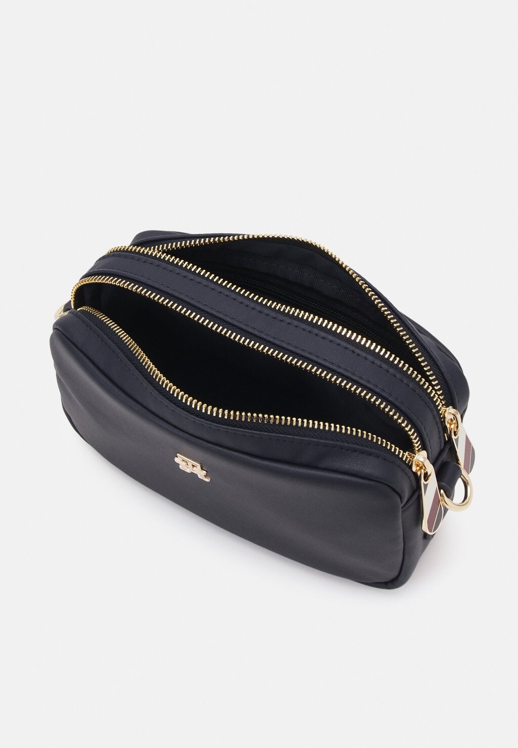 

Сумка через плечо POPPY REFORM CAMERA BAG Tommy Hilfiger, темно-синий