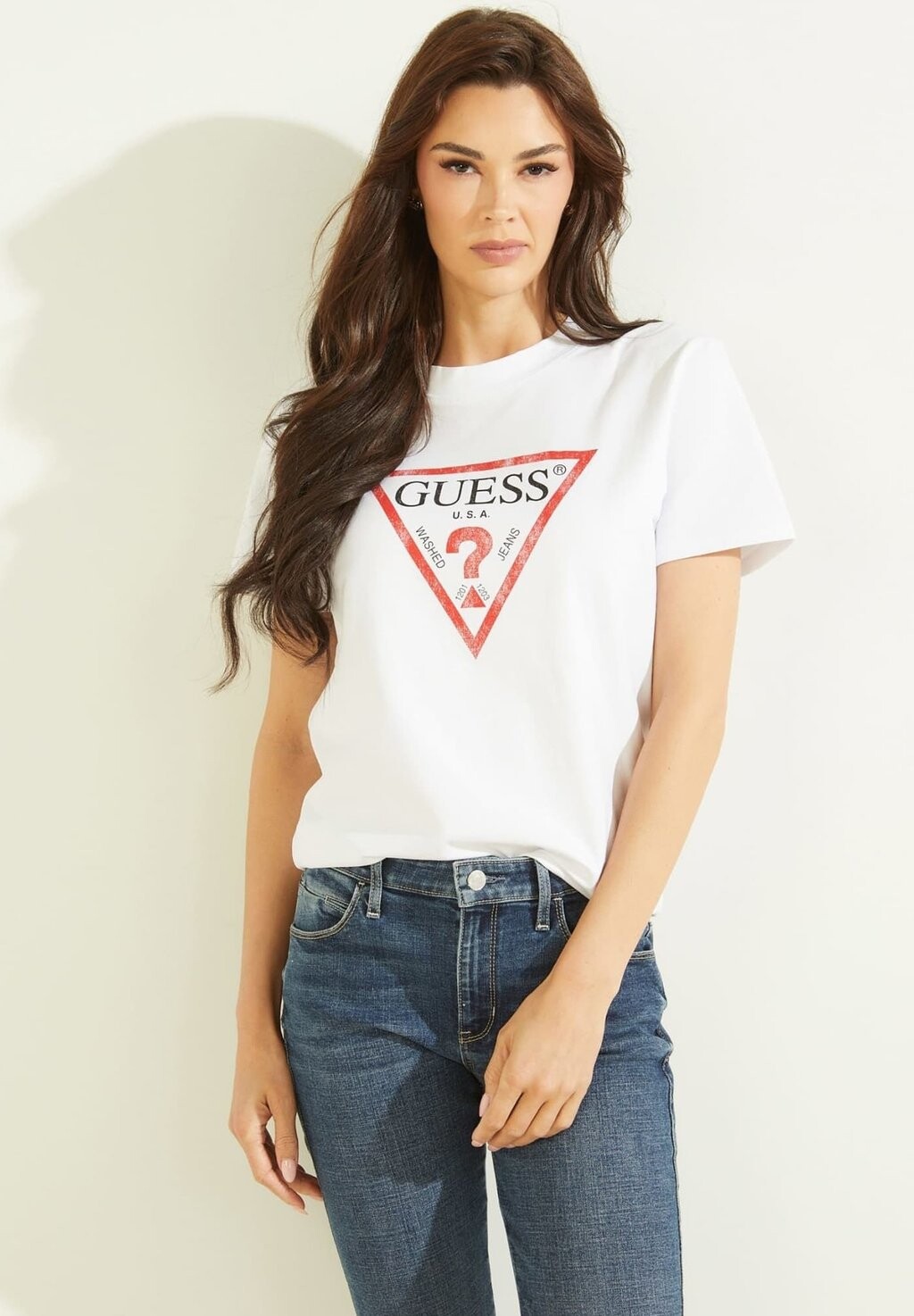 

Футболка с принтом Classic Fit Logo Tee Guess, цвет weiß