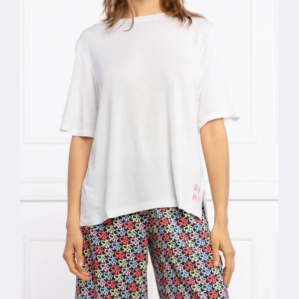 

Сверху — пижама свободного кроя. Dkny, белый
