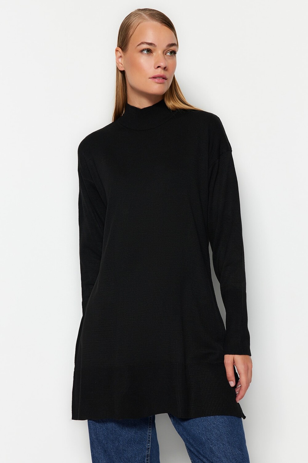 

Черный трикотажный свитер с высоким воротником Trendyol Modest