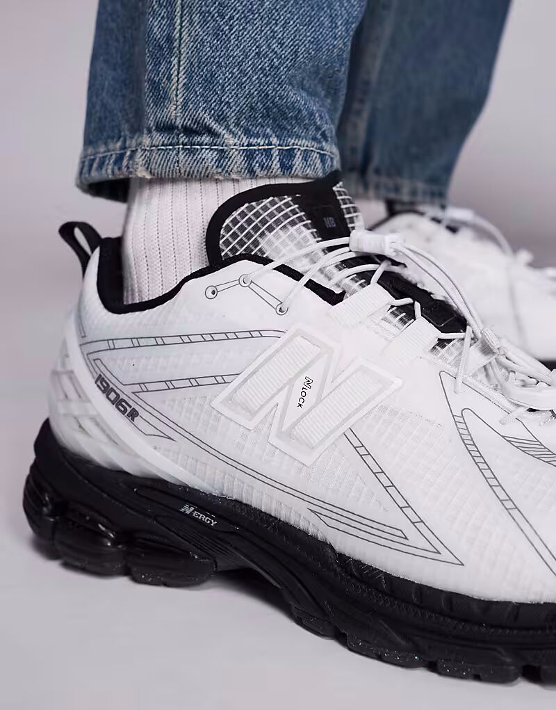 Кроссовки унисекс 1906 с застежкой-молнией в белом и черном цвете New Balance — фото 4